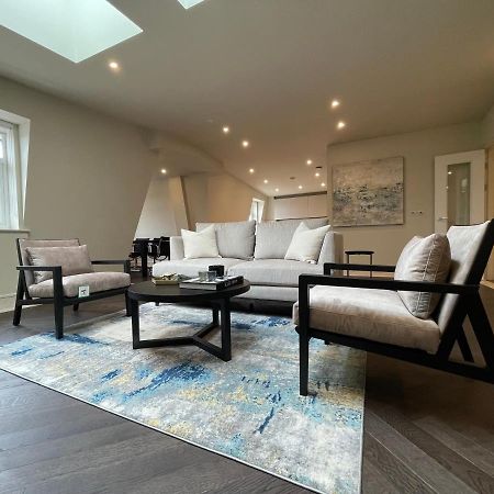 Luxurious, 2 Bed, 2 Bath Penthouse Apartment In Highly Desirable Chigwell Chcl F8 Exterior foto
